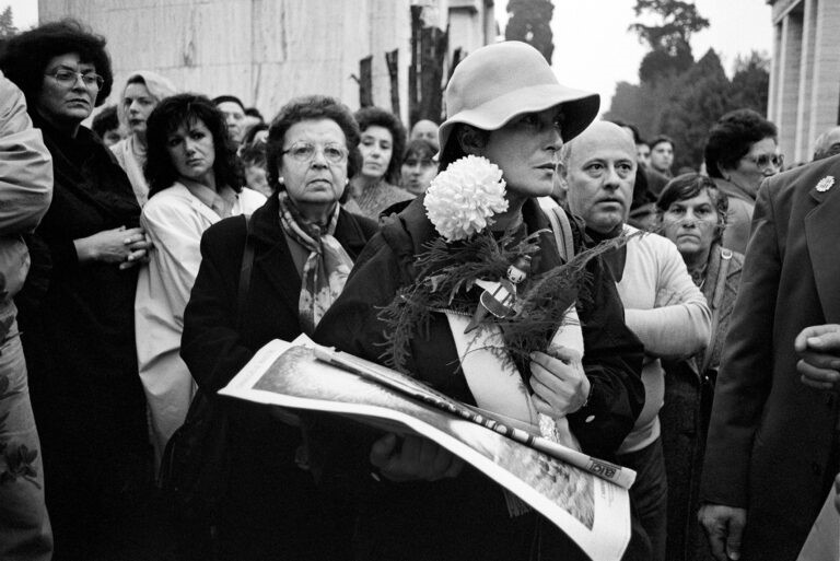 IL FUNERALE DI FELLINI NELLE IMMAGINI DI MARCO PESARESI