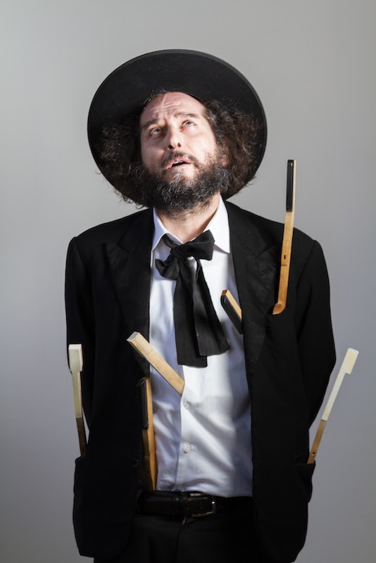 VINICIO CAPOSSELA: nuove date di CON I TASTI CHE CI ABBIAMO – TREDICI CANZONI URGENTI IN TEATRO